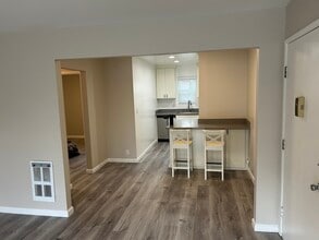 250 Chilpancingo Pky, Unit #5 in Pleasant Hill, CA - Building Photo - Building Photo