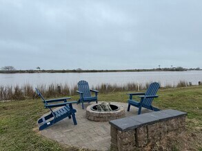 5202 County Road 469, Unit 7 in Brazoria, TX - Foto de edificio - Building Photo