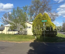 713 Sprague St in Walla Walla, WA - Foto de edificio - Building Photo
