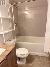 11 Wellesley St W in Toronto, ON - Building Photo - Building Photo