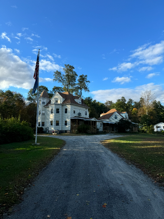 340 Granite Hill Rd in Manchester, ME - Foto de edificio