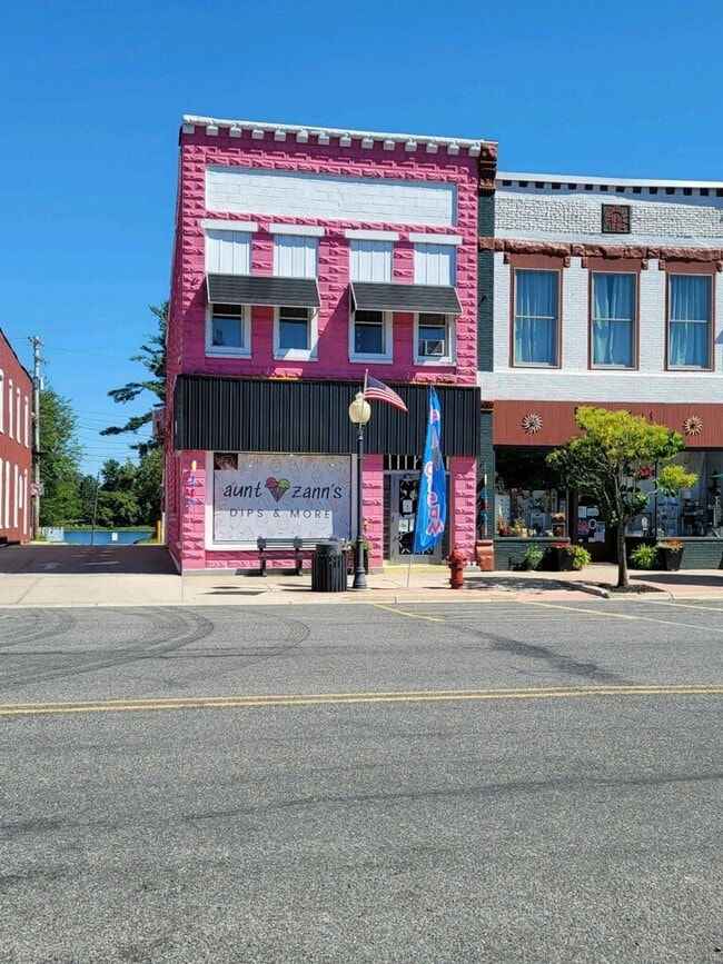 337 S Lincoln Ave, Unit Apartment 1 in Lakeview, MI - Building Photo - Building Photo