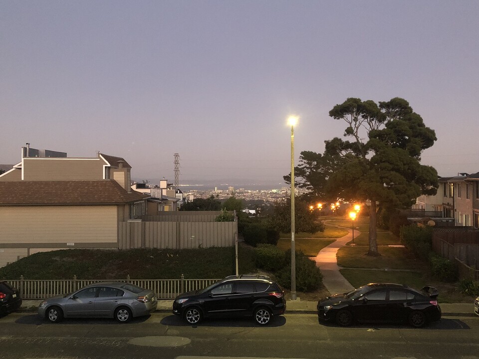 3753 Radburn Dr in South San Francisco, CA - Foto de edificio