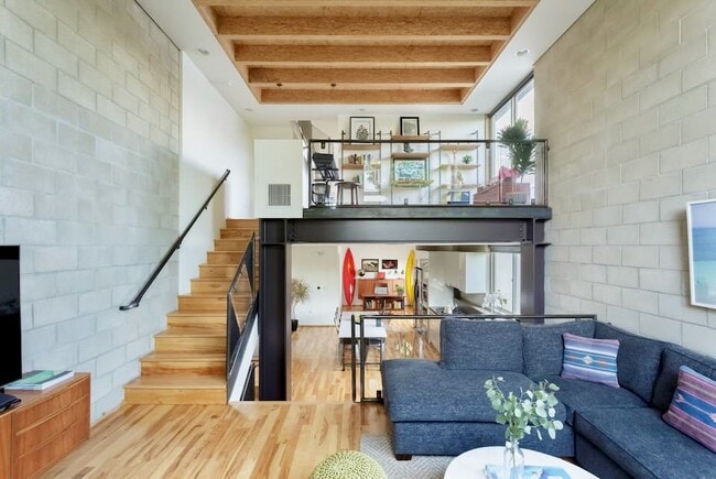 property at 530 N Larchmont Blvd