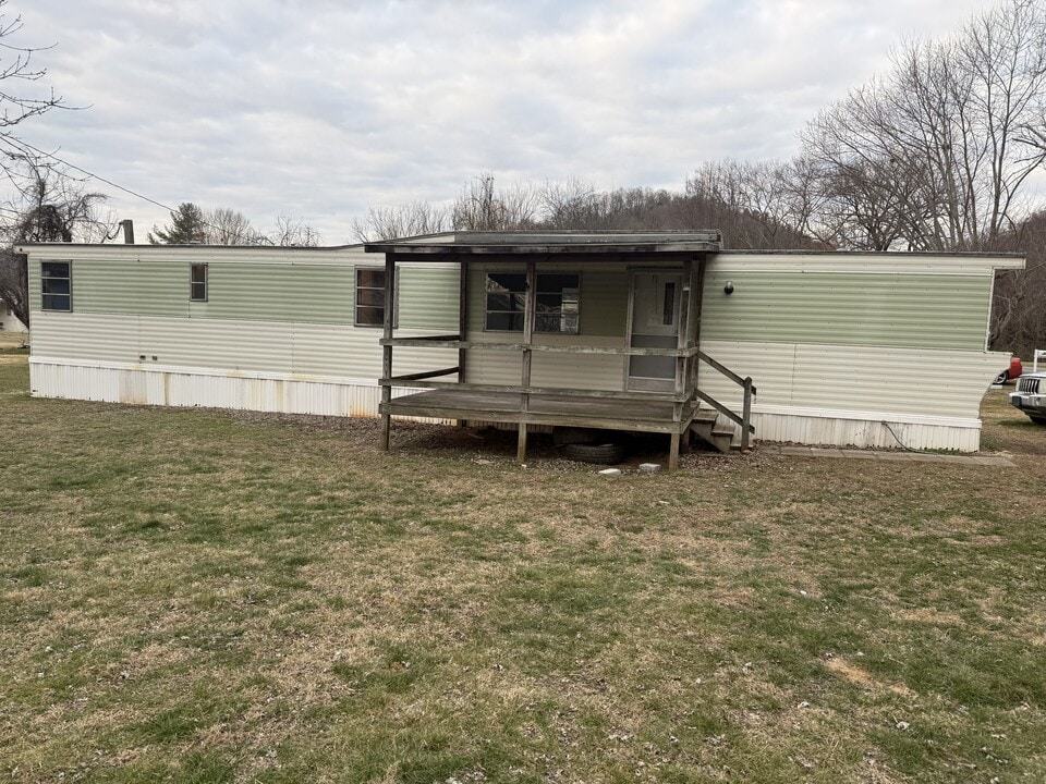 1108 S Walnut Dr in Erwin, TN - Building Photo