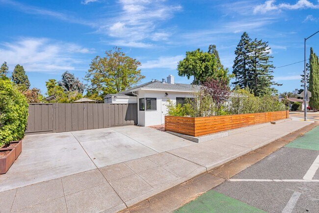 1130 Castro St in Mountain View, CA - Building Photo - Building Photo