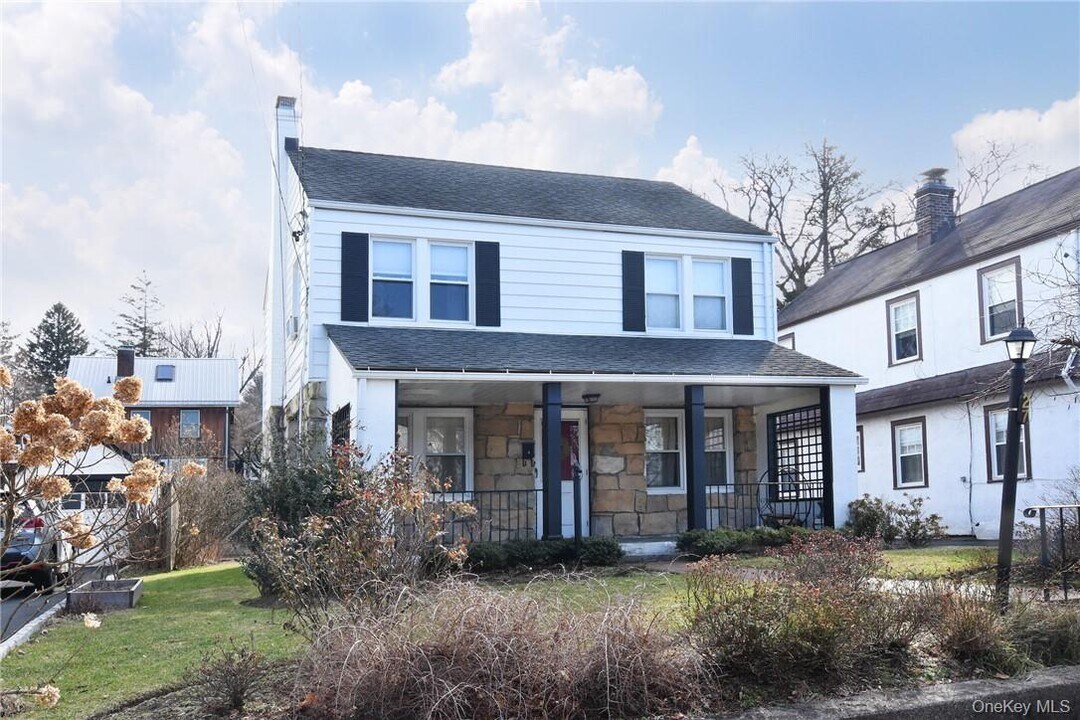 27 Maple St in Irvington, NY - Building Photo