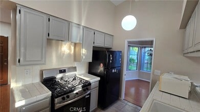 1309 Cascade Ave in Walnut, CA - Foto de edificio - Building Photo