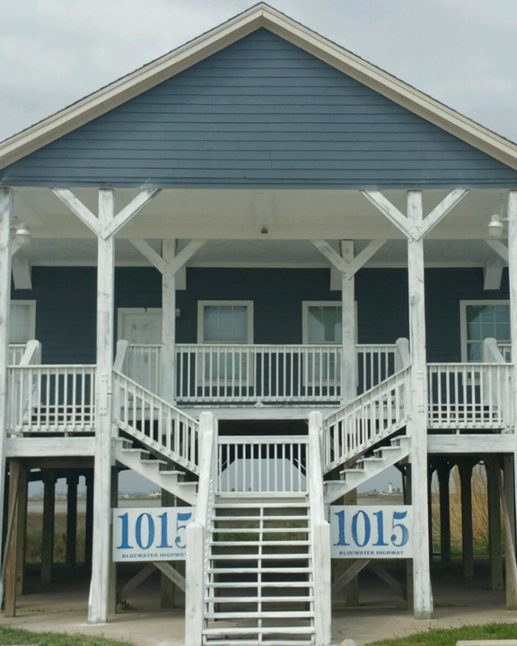 Ocean Villa Apartment Homes in Surfside Beach, TX - Foto de edificio