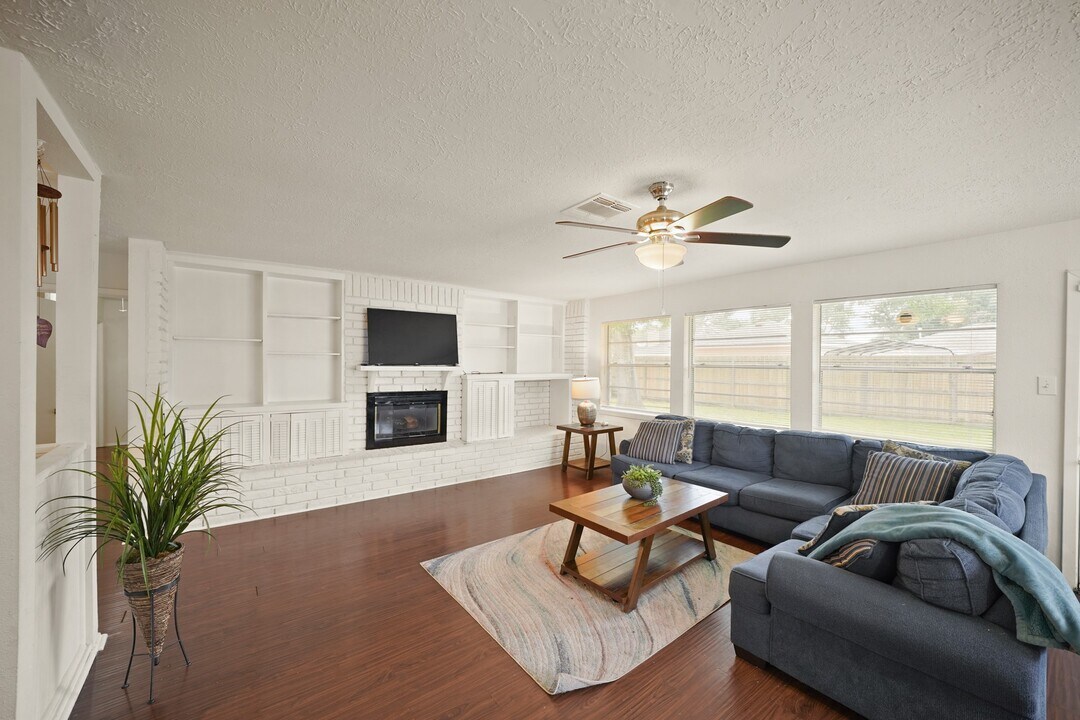 411 Pickford Dr in Katy, TX - Building Photo
