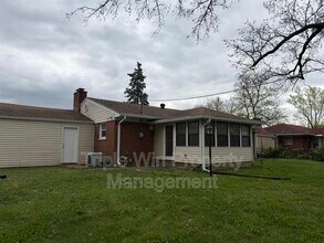 1045 N Florissant Rd in Ferguson, MO - Building Photo - Building Photo