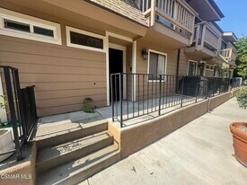 12115 Valleyheart Dr in Los Angeles, CA - Building Photo
