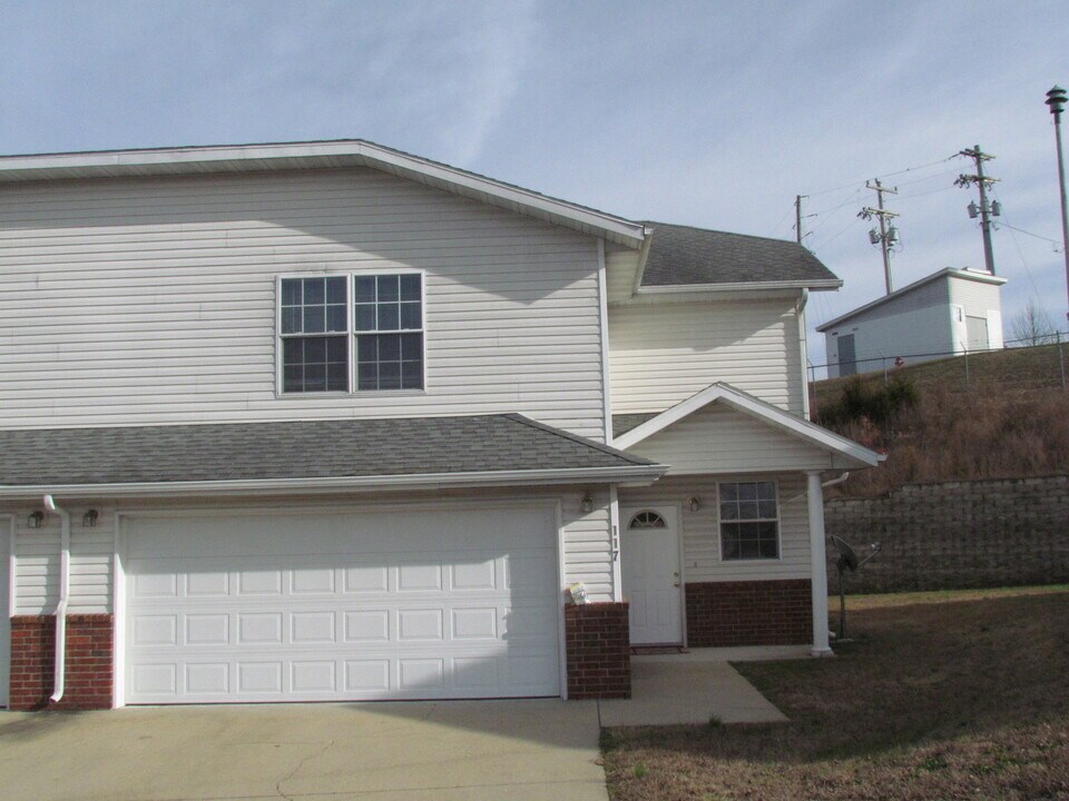 117 Hickory Ridge Dr in St. Robert, MO - Building Photo