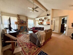 16704 Whitebrush Loop in Austin, TX - Foto de edificio - Building Photo