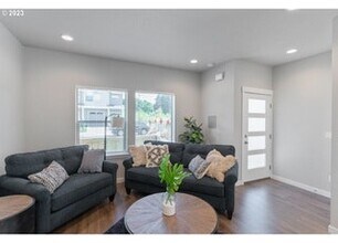 18010 NE 47th Ave in Vancouver, WA - Building Photo - Building Photo
