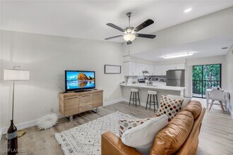 815 Victoria Dr in Cape Coral, FL - Building Photo - Building Photo