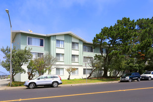 586 Clarinada Ave Apartments