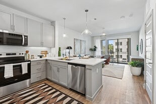 Ennova Highlands in Arlington, TX - Building Photo