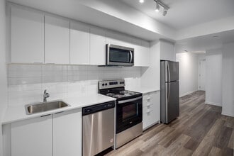 LNX Residences in Toronto, ON - Building Photo - Interior Photo