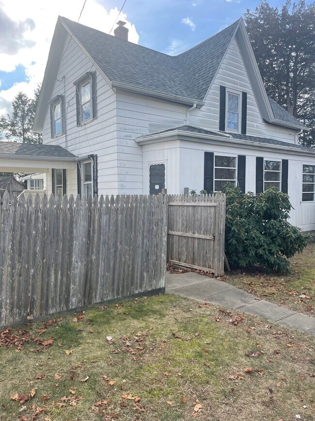32 Vincent St Rentals in Dartmouth, MA