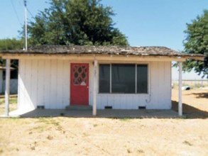 West Floral Ave Ranches in Caruthers, CA - Building Photo - Building Photo