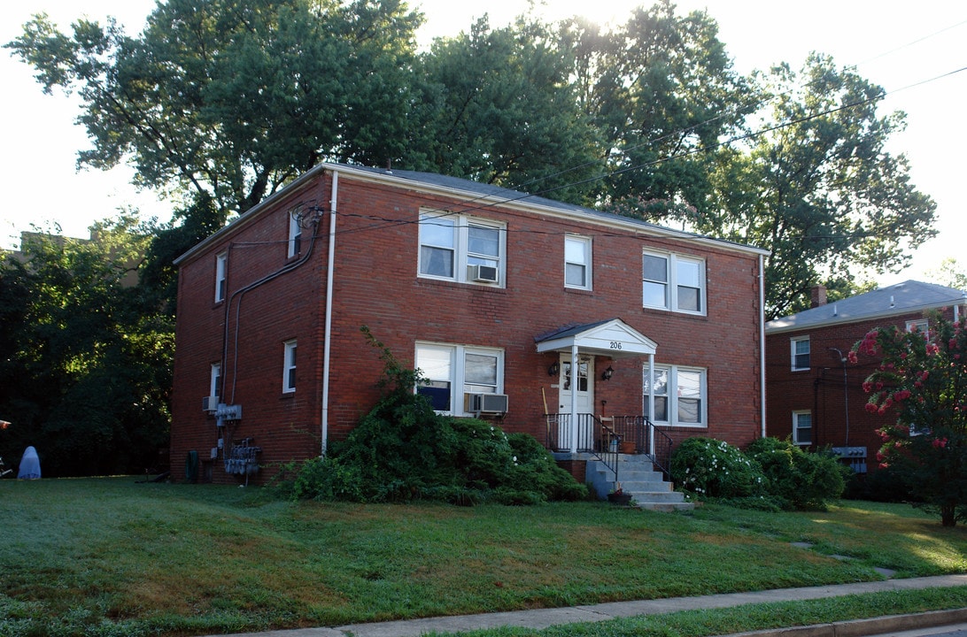 206 Gibson St in Falls Church, VA - Foto de edificio