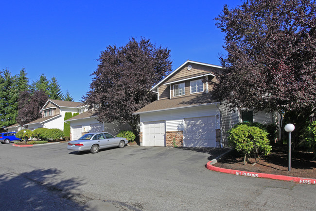 West Estates Condominiums in Everett, WA - Building Photo - Building Photo