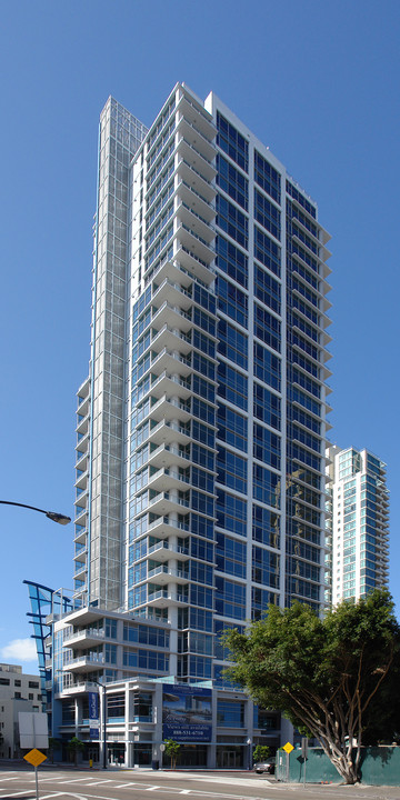 Sapphire Tower in San Diego, CA - Foto de edificio