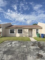 2743 NW 200th Terrace in Miami Gardens, FL - Building Photo