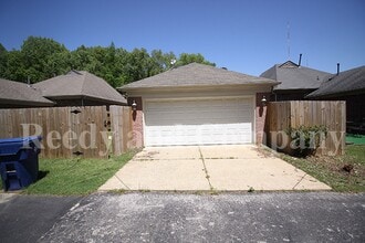 7063 Parkbrook Ln in Cordova, TN - Building Photo - Building Photo
