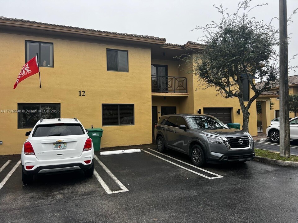 11115 W Okeechobee Rd in Hialeah, FL - Building Photo
