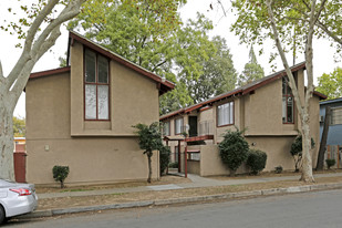 Villa Apartments in Sacramento, CA - Building Photo