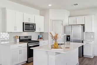 523 Millbrook Blvd in San Marcos, TX - Building Photo - Building Photo