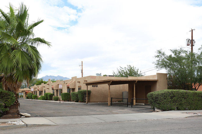 4513 E Belvedere Ave in Tucson, AZ - Foto de edificio - Building Photo