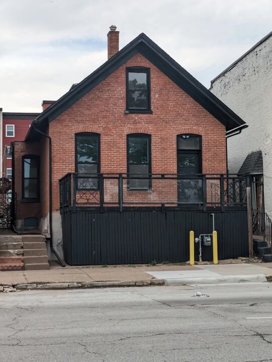 616 W 3rd St in Davenport, IA - Building Photo