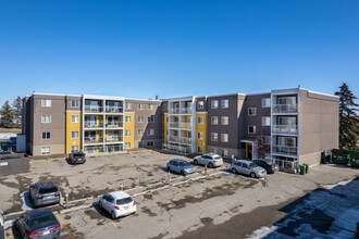 4455 Greenview Dr NE in Calgary, AB - Building Photo - Building Photo