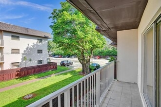 8475 SW 94th St in Miami, FL - Building Photo - Building Photo