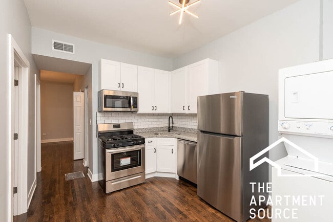 1918 N Wilmot Ave, Unit 3R