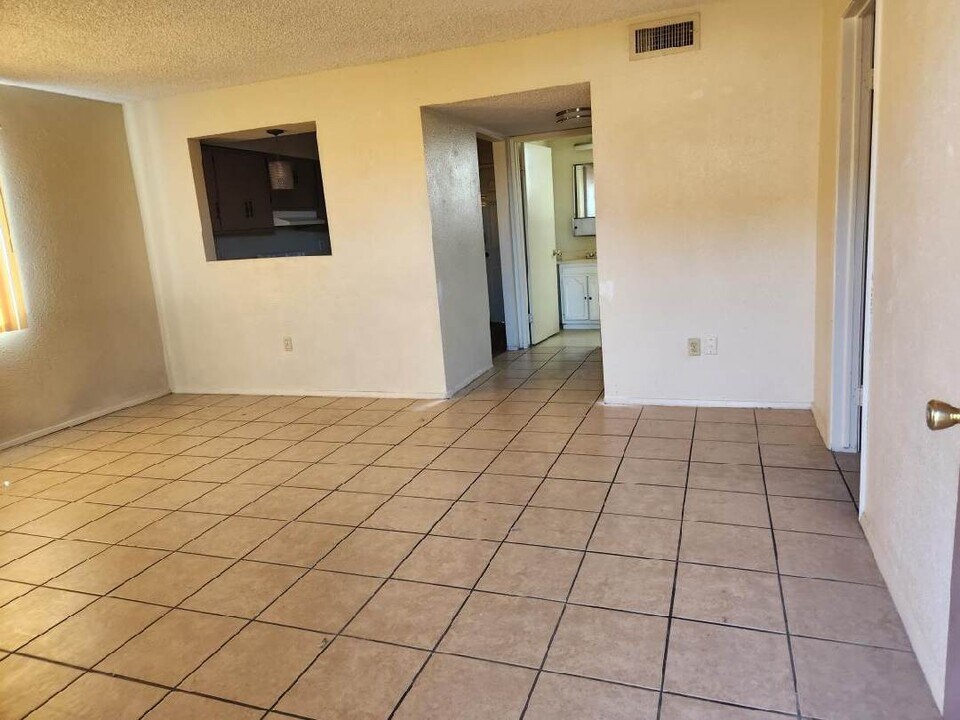618 El Centro Ave in El Centro, CA - Building Photo
