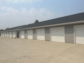 2041 Cottonwood Rd in Ames, IA - Building Photo - Building Photo