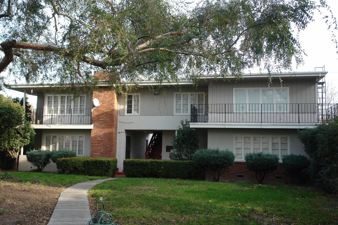 2068 Alameda Way in San Jose, CA - Building Photo