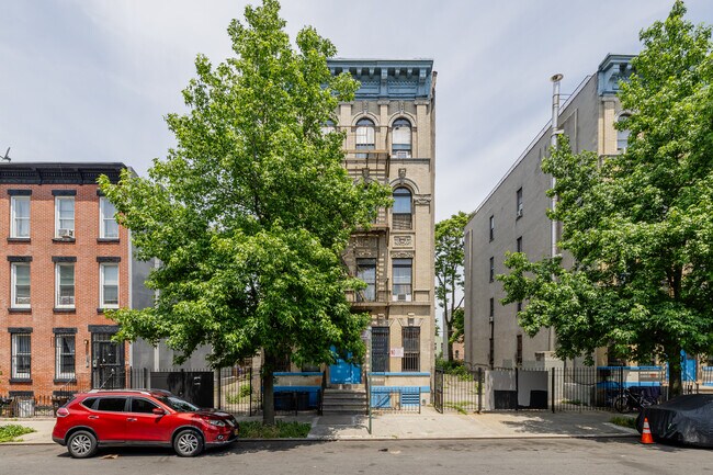 135 Hull St in Brooklyn, NY - Building Photo - Building Photo