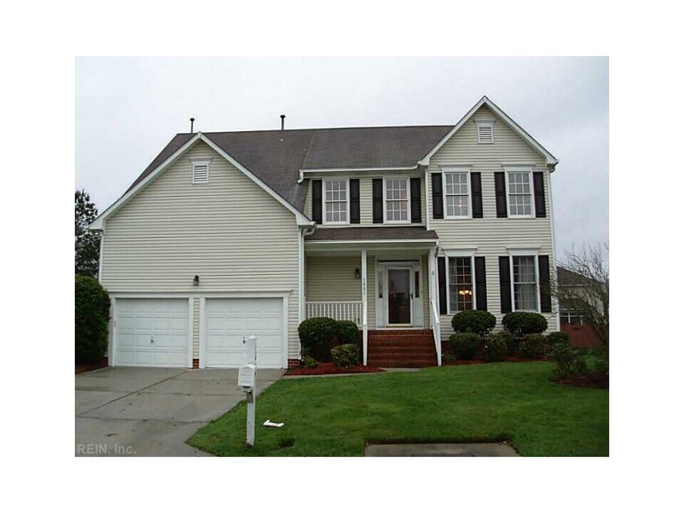 1001 New Mill Dr in Chesapeake, VA - Building Photo