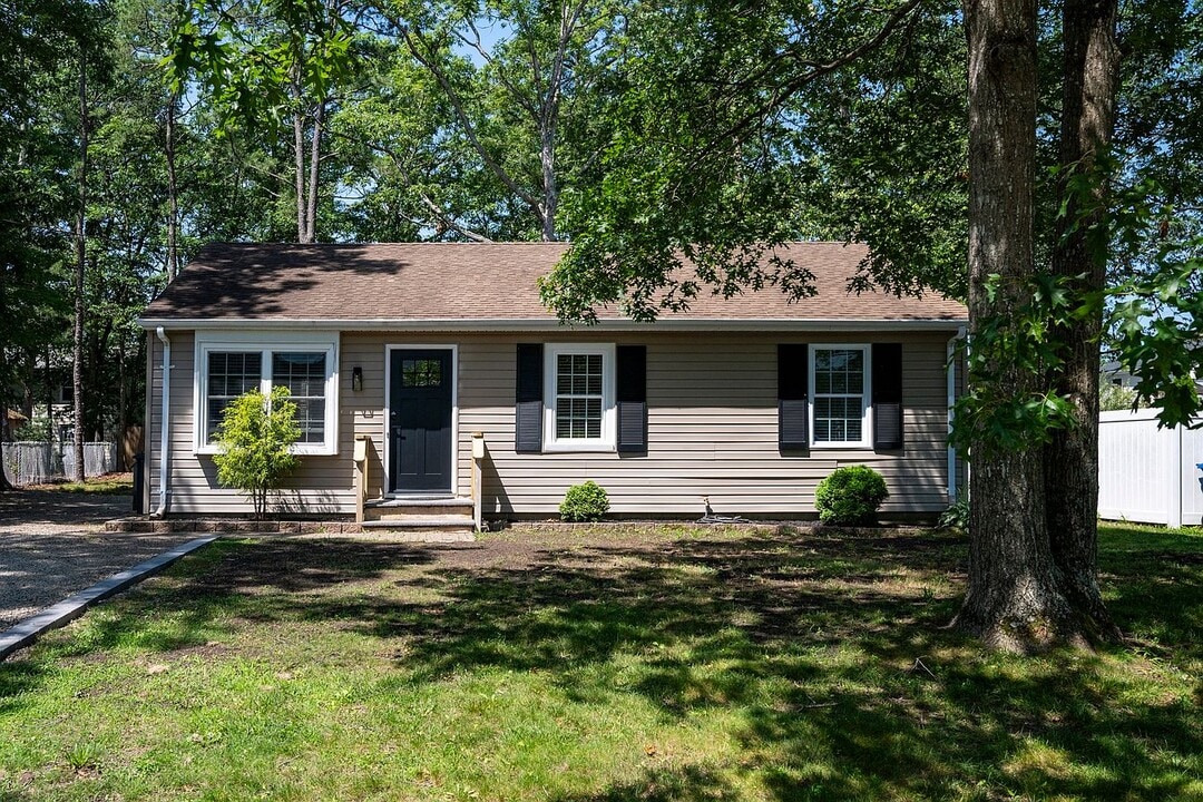 184 Stowaway Rd in Stafford Township, NJ - Building Photo