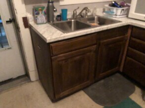 907 Chartiers Ave, Unit 2 in Mckees Rocks, PA - Building Photo - Building Photo