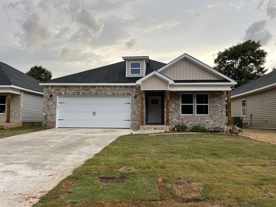 135 Sky Dr in Warner Robins, GA - Building Photo