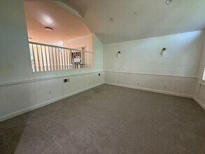 1050 Connecticut Dr in Redwood City, CA - Building Photo - Building Photo