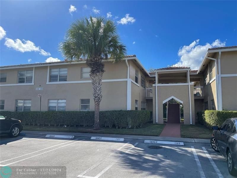 1006 Twin Lakes Dr in Coral Springs, FL - Building Photo