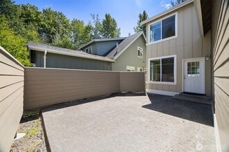 6214 Malloy Ave in Ferndale, WA - Foto de edificio - Building Photo