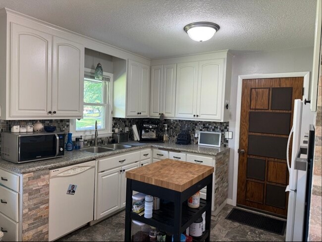 1064 Hackmann Cir NE in Fridley, MN - Building Photo - Building Photo